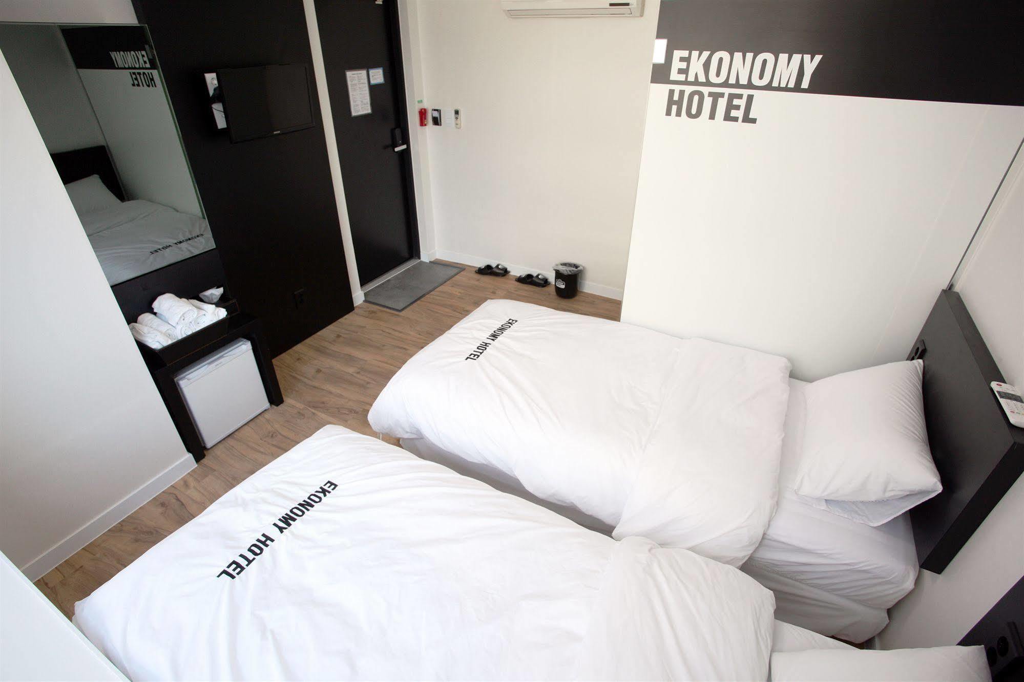 Ekonomy Hotel Myeongdong Central Сеул Экстерьер фото