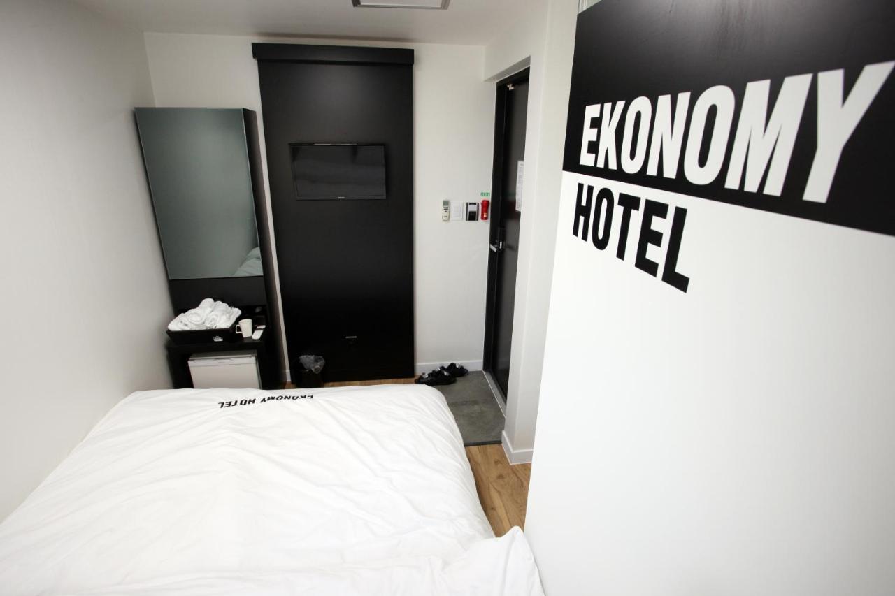 Ekonomy Hotel Myeongdong Central Сеул Экстерьер фото